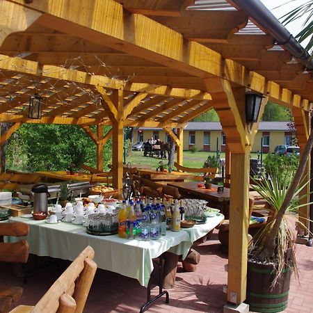 Hostel Waldhaus Am Ferienpark Mirow -Zimmer Du Wc المظهر الخارجي الصورة