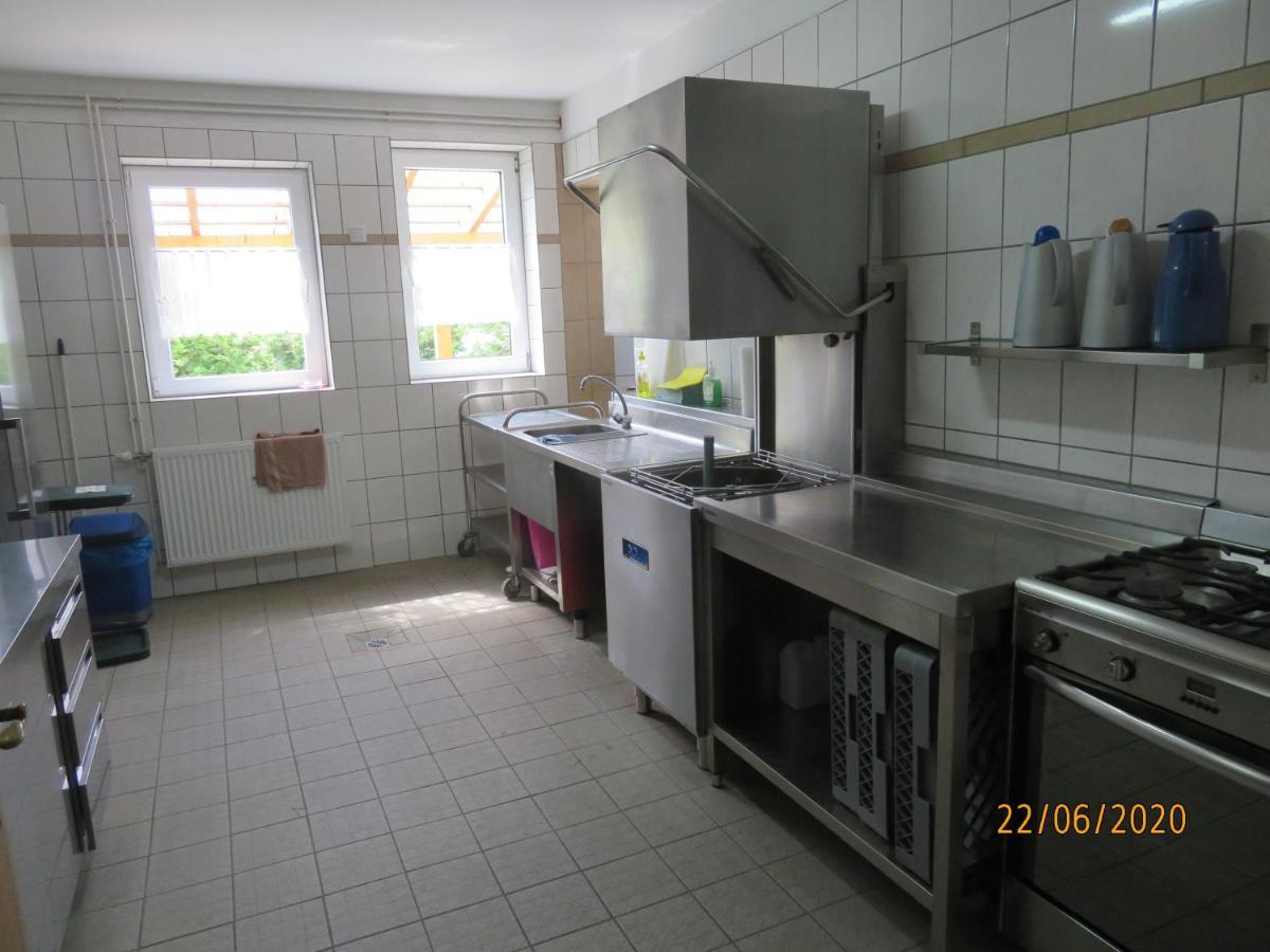 Hostel Waldhaus Am Ferienpark Mirow -Zimmer Du Wc المظهر الخارجي الصورة