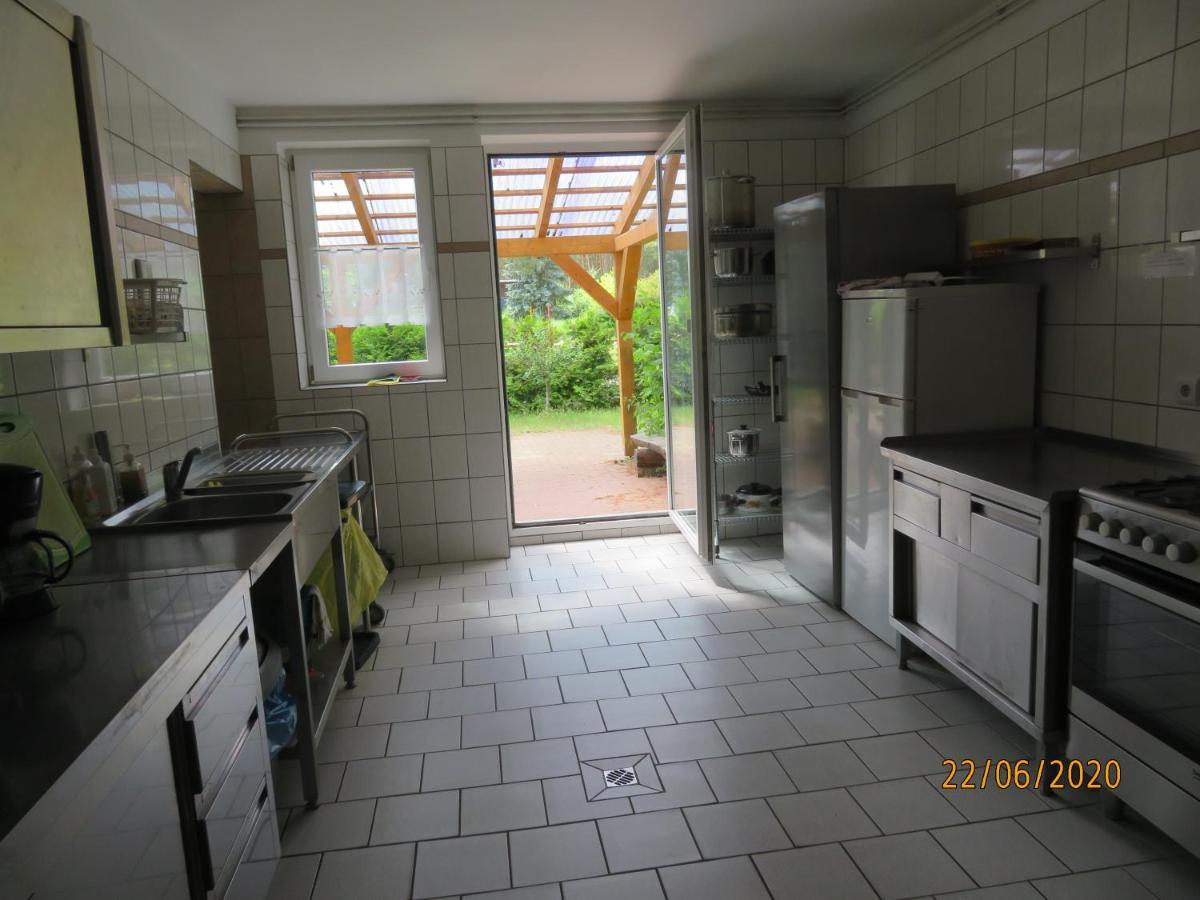 Hostel Waldhaus Am Ferienpark Mirow -Zimmer Du Wc المظهر الخارجي الصورة