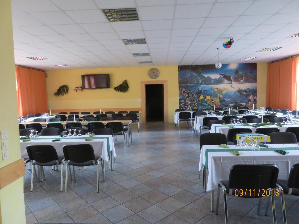 Hostel Waldhaus Am Ferienpark Mirow -Zimmer Du Wc المظهر الخارجي الصورة