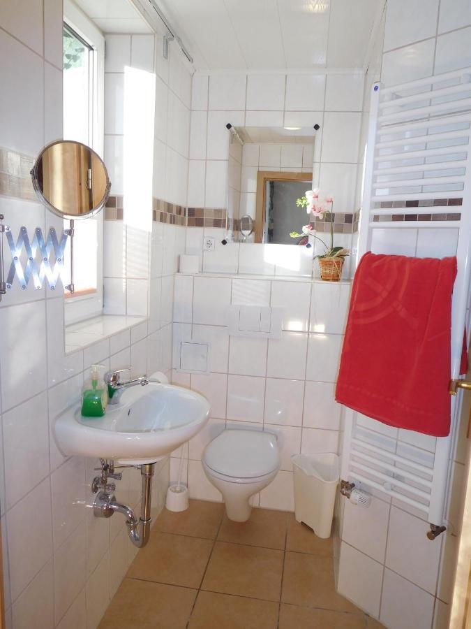 Hostel Waldhaus Am Ferienpark Mirow -Zimmer Du Wc المظهر الخارجي الصورة