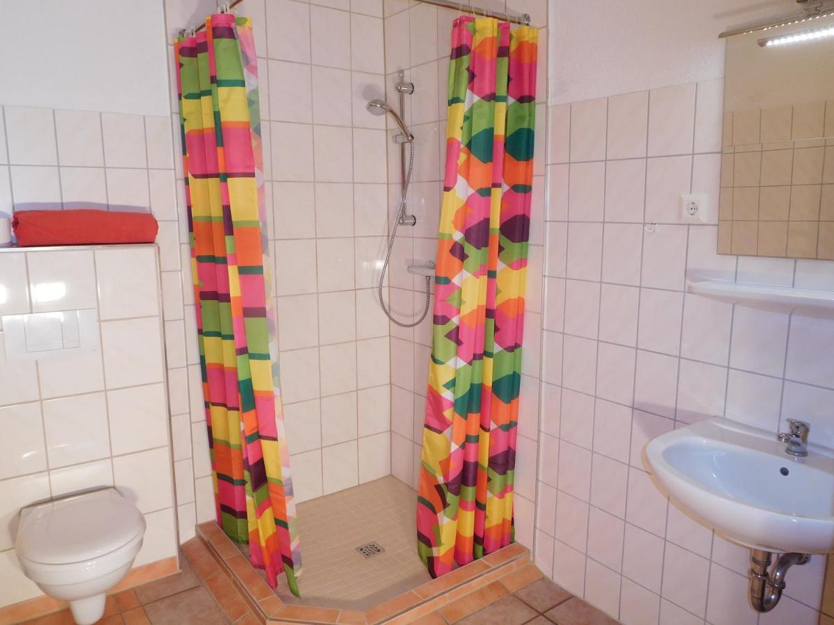 Hostel Waldhaus Am Ferienpark Mirow -Zimmer Du Wc المظهر الخارجي الصورة