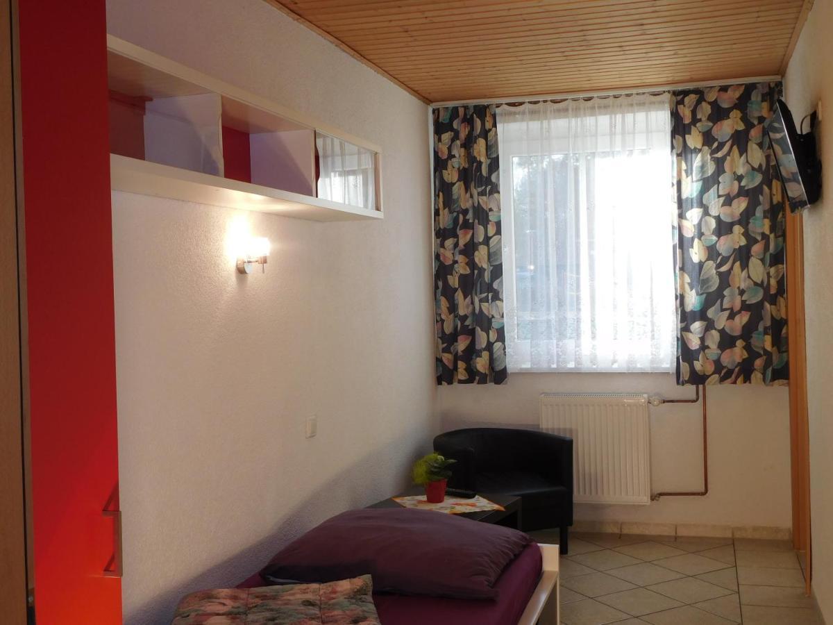 Hostel Waldhaus Am Ferienpark Mirow -Zimmer Du Wc المظهر الخارجي الصورة